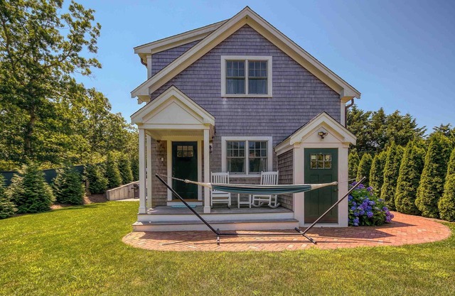 Quiet, Pet Friendly, Close to Edgartown and Oak Bluffs Beaches - FIVE STARS