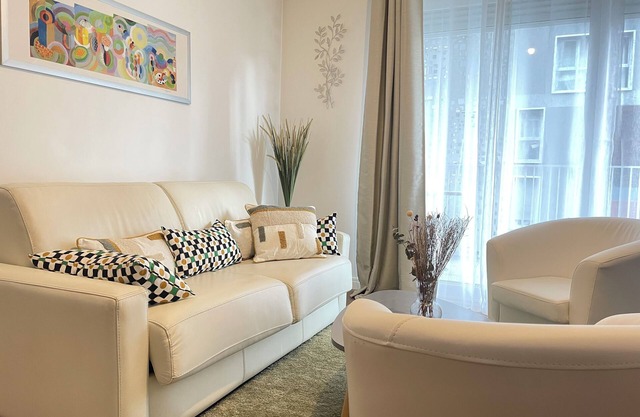 Quiet, pleasant apartment just outside Paris, 5 minutes from the metro