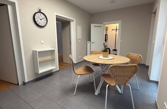 Quiet rear building apartment with terrace in the heart of the new town