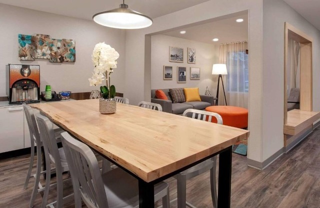 Quiet Room w/Cooking Setup – Near University of Maryland & Metro Stop, 2 Units