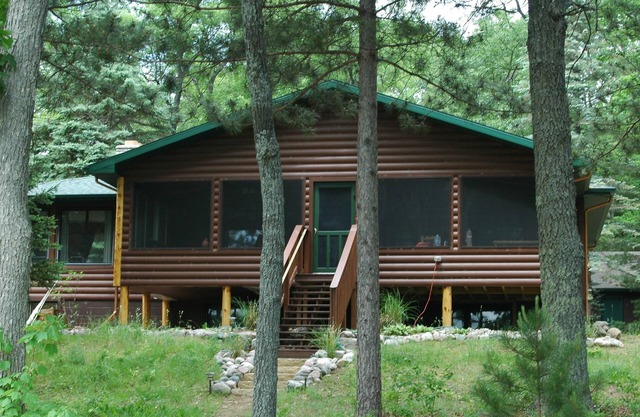 Quiet, rustic cabin on East Twin Lake near St. Helen, Michigan