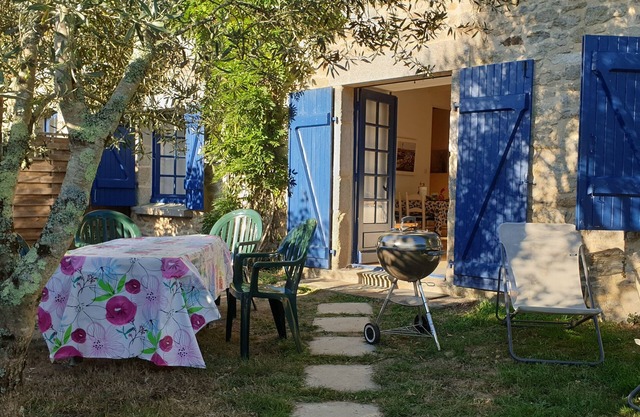 Quiet, single-storey gîte in renovated 18th-century farmhouse.