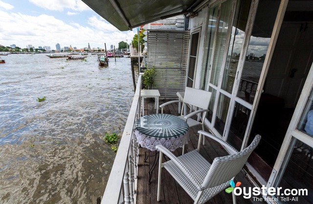 Quiet stay by the river, twin bed with private balcony