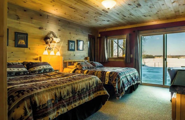 Quiet stay on the lake in Room 14 - The Chippewa Lodge - Curriers Lakeview Lodge