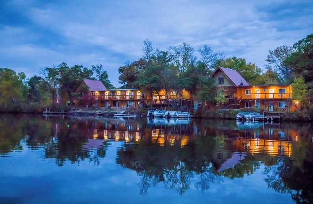 Quiet stay on the lake in Room 4 - The Homestead - Curriers Lakeview Lodge