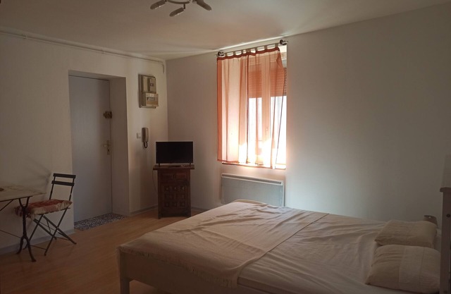 QUIET STUDIO DOWNTOWN NANTUA