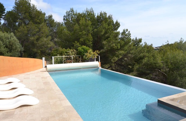 Quiet studio in the countryside in Bandol, infinity pool, jacuzzi