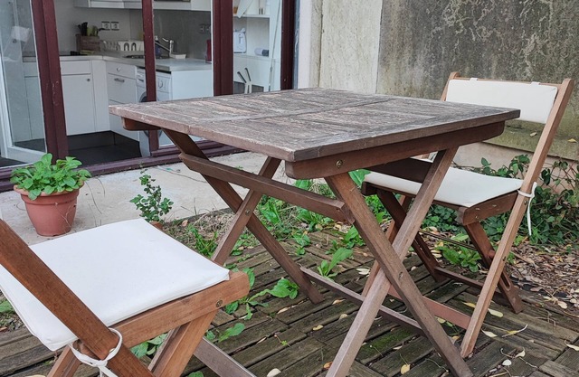 Quiet studio with green space