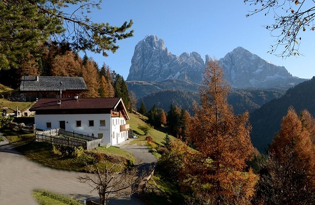 Quiet, sunny farm in Val Gardena with an impressive landscape