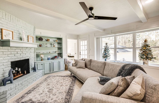 Quiet Texas Vacation Rental ~ 5 Mi to Lake Conroe!