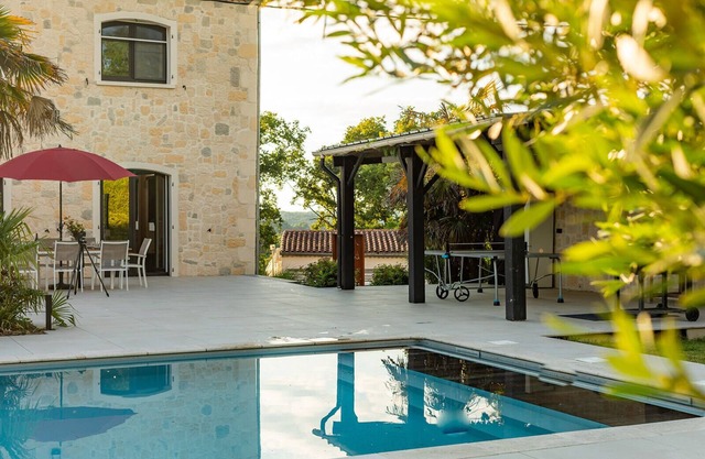 Quiet Villa in a country hamlet with AC, private heated pool, pétanque court.