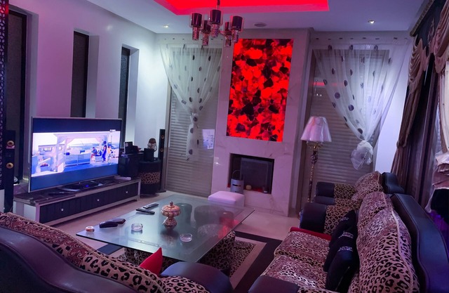 Quiet villa with private pool, jacuzzi, large garden and 10min from the beach