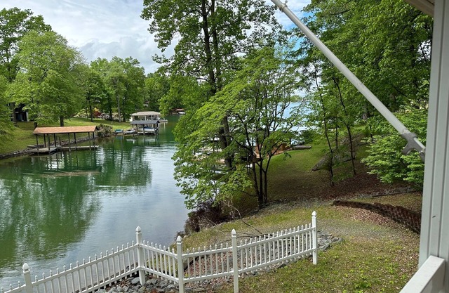 Quiet, waterfront cottage - come relax and enjoy the lake