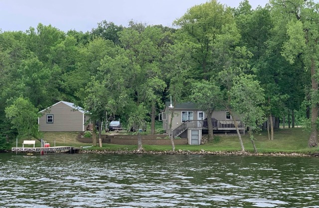 QUIET, Year round Cozy Cabin on a great fishing lake