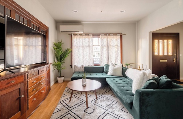 Quintessential 2BR Craftsman
