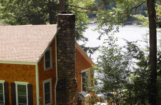 Quintessential New England Lake Front Cottage