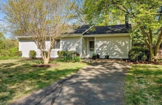 Quite 3-Bedroom House in Reston Near it All!