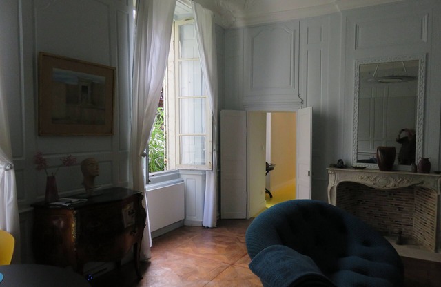 Quite apartment on garden, ideally located in the heart of La Rochelle