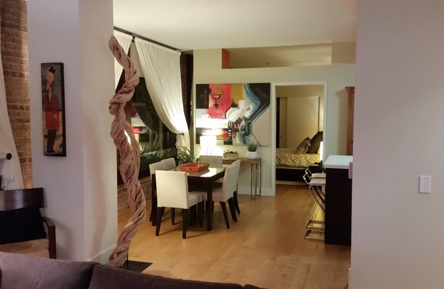 Quite, Clean, And Luxurious 1 BR/1 Bath DTLA Loft, Near Everything.