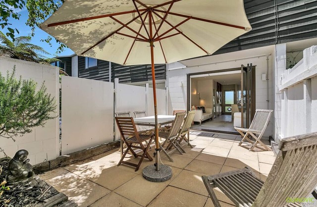 QV Sunny Townhouse at Collingwood Street - 1067