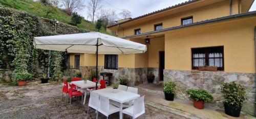 Río España - Casa amplia con patio y barbacoa en Villaviciosa