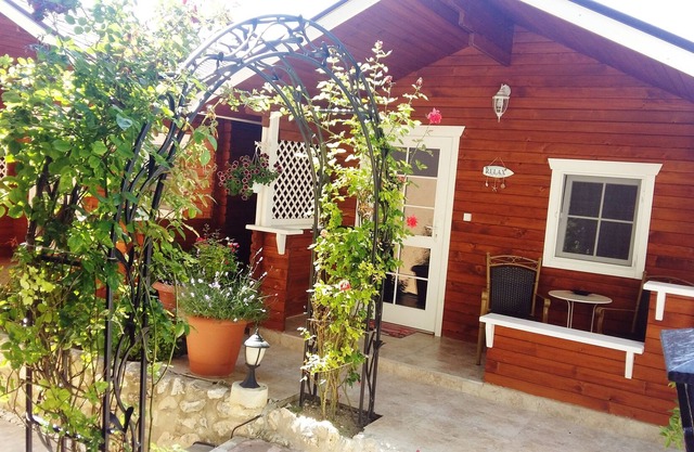Romantic chalet 5 min from the beach!