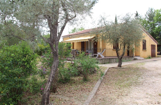 Renovated single-storey villa in quiet residential area