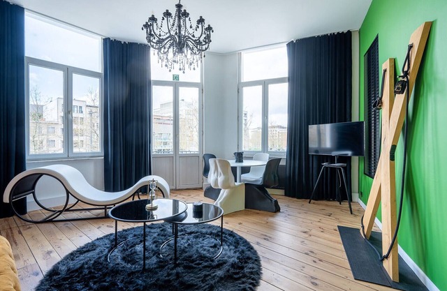Rabbit Hole - Romantic apartment with adult playroom