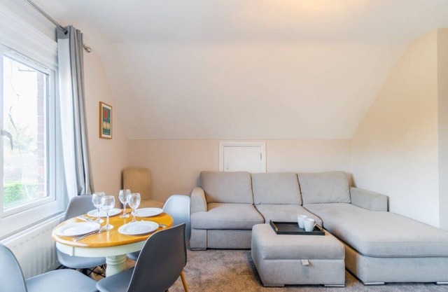 Racing & Royalty: 2-Bed, Ascot & Windsor, Parking
