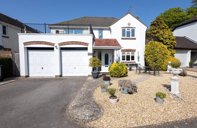 'Raggleswood' - a seaside home on Friars Cliff, Mudeford
