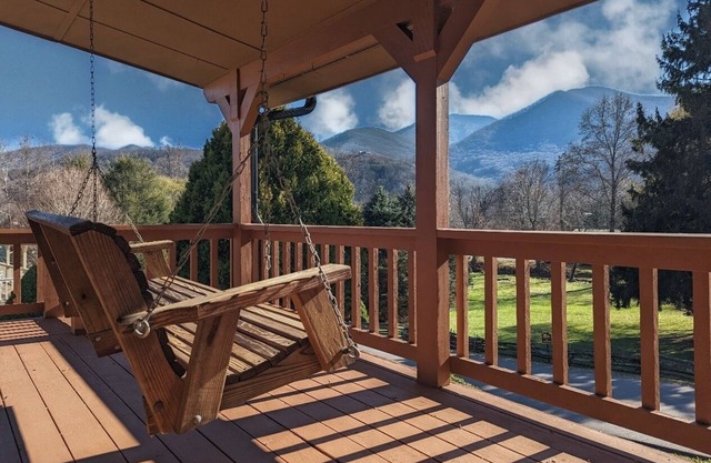 Rainbow Mountain Retreat - Explore the Charm of Maggie Valley , Pet Friendly