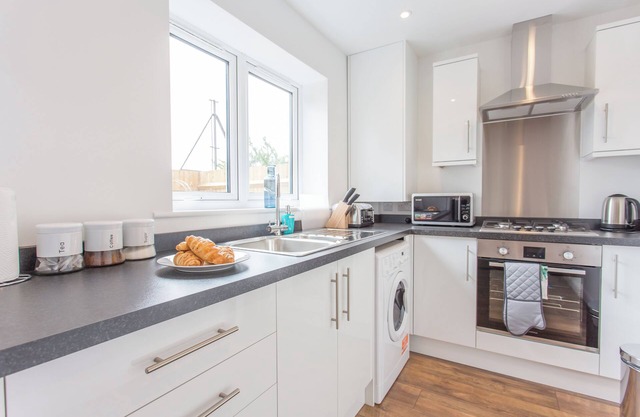 Rana Ct 2 (Tolkien Suite) | 1 Bed Ground Floor Apt.