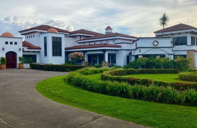 Rancho LuisAMar: Country estate, near San Jose airport