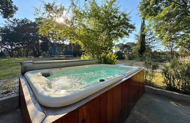 Ranch Getaway w/Jacuzzi, Basketball & Ping Pong