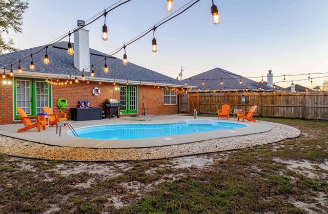 Rangers Outpost: Pool, Foosball, only 5 min to Beach