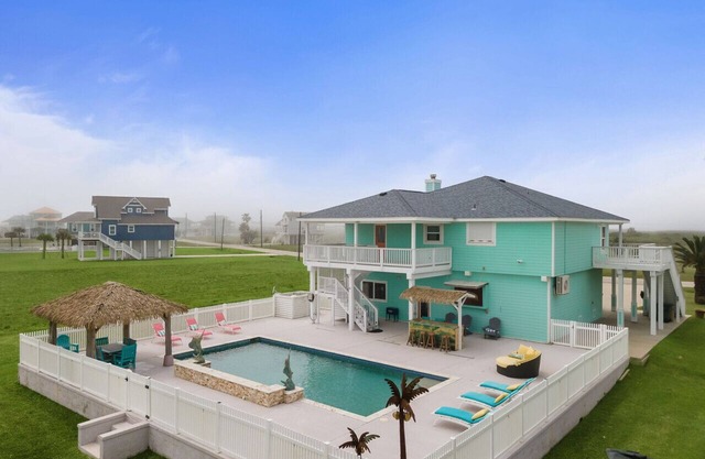 Rangers Resort – Relaxing Coastal Oasis with Pool