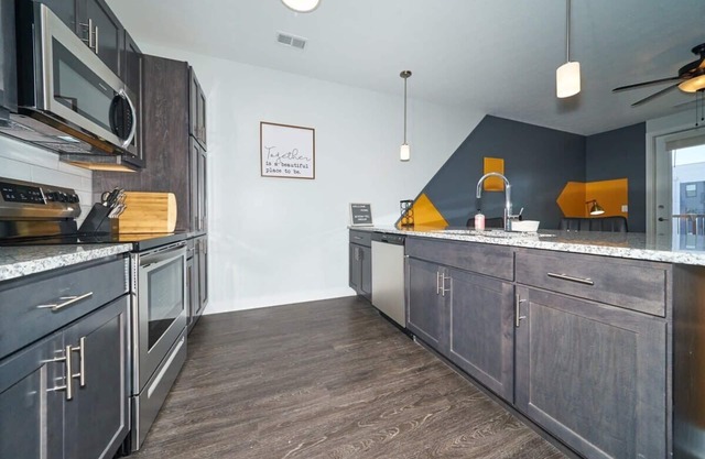 Rare 1BDR Apt with Pool Gym Parking
