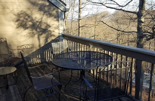 RARE 3B/2B Mountain Top Condo Walk to the Slopes and Resturants! Slope Views!