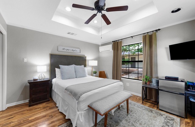 RARE FIND! Private Suite on Country Retreat Covered with Trees PLUS POOL!