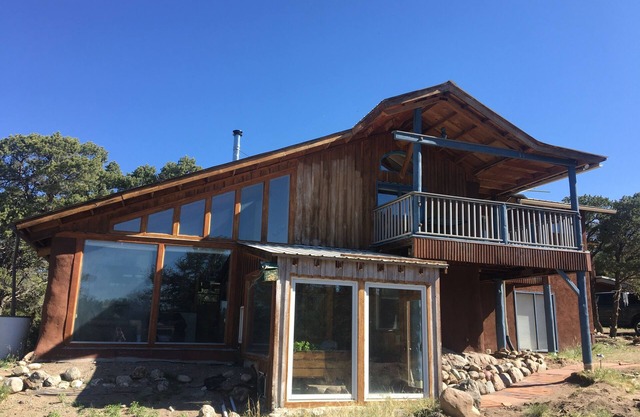Rare Find! Quiet, Strawbale Home with Epic Mountain Views and Hiking