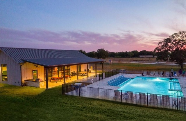 Rare Gem! Full Kitchen, Pool, Pets Allowed, Near Hildebrand Equine Complex