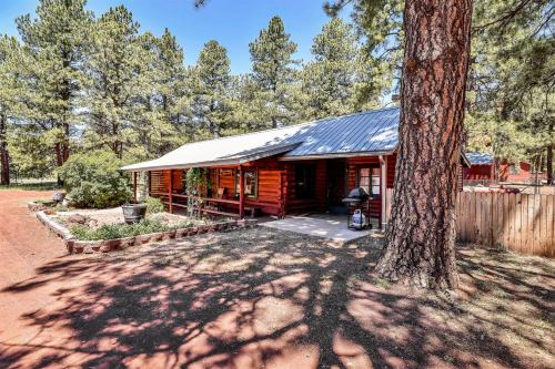 Rare Log Cabin Treasure Close to Grand Canyon Now with Wi-Fi