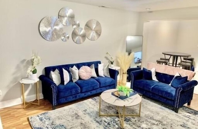 Rare Townhome with Queen Beds in Plaza Midwood-10 min drive uptown