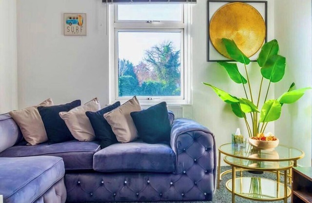 Rayleigh Retreat-Spacious Family 3 Bed Apartment