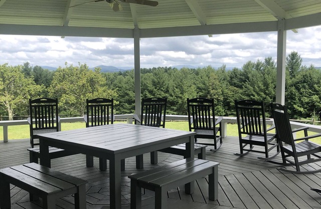 Ready, Set, Relax! Sleeps 8+and pet friendly You may never want to leave!