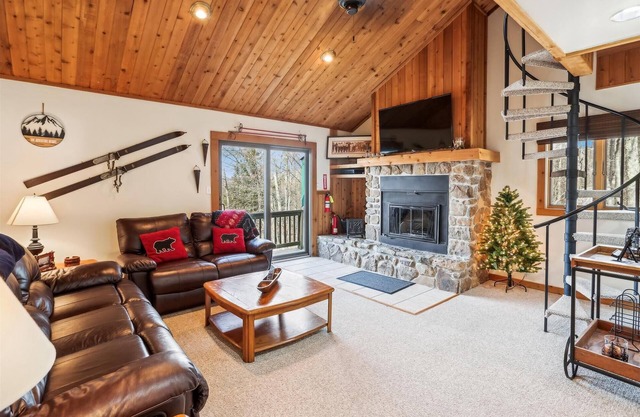 Ready to ski? This is the place to be! Check out Ski Ride Inn!