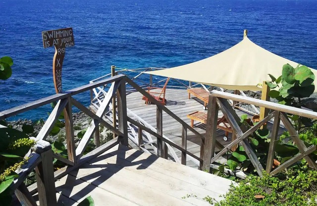 Real Jamaica - Cabin right beside the sea- close to Ian Flemming airport