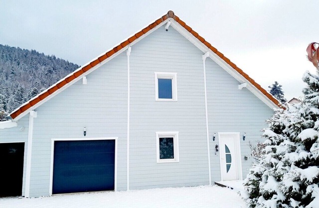* RECENT CHALET - BILLIARDS - TABLE SOCCER - PING PONG - MINI GOLF - GARDEN - 4 BEDROOMS *