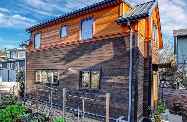recently constructed eco-cottage, heart of SE Belmont/Hawthorne, walk everywhere