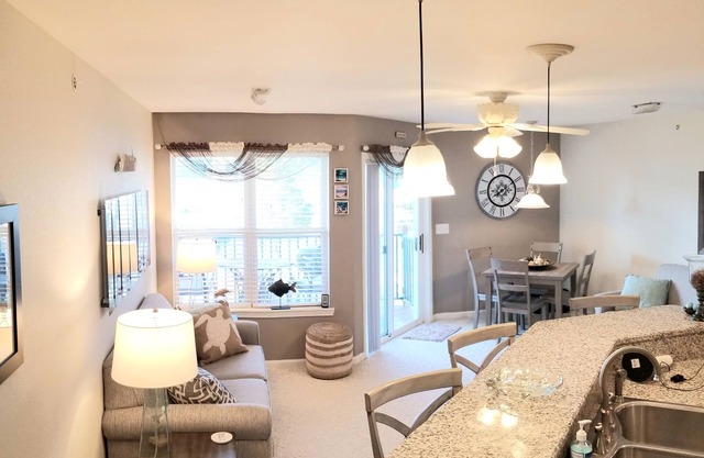 Recently Redecorated Lake Front Unit Located in Lake Ozarks 17,000 acre Park